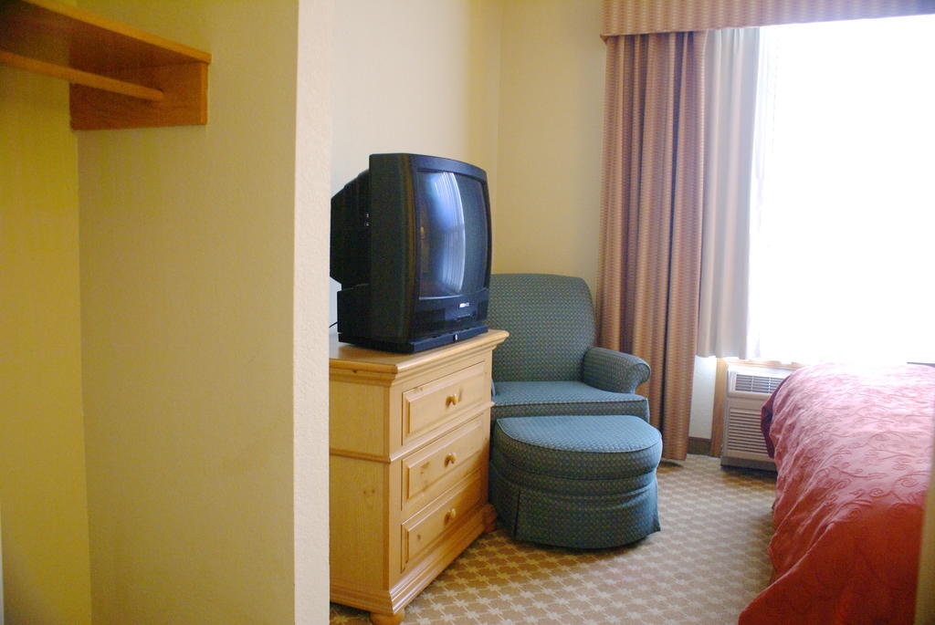 Lexington Inn & Suites Columbus-Polaris Quarto foto